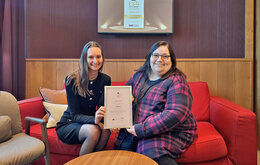 Judith Noerpel-Schneider und Viktoria Wessel mit dem ESG Award